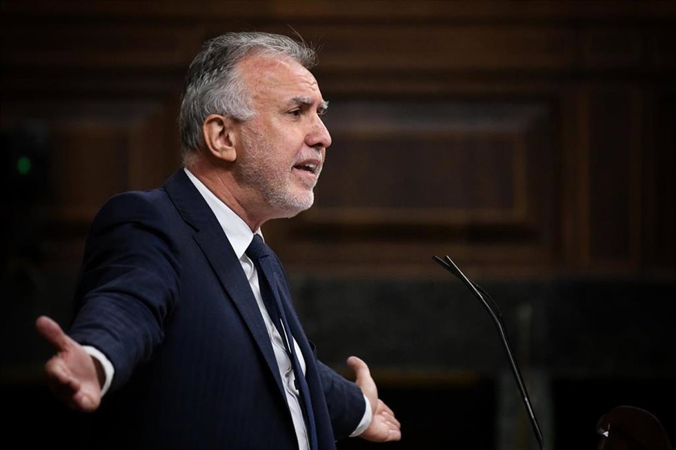 Archivo - El ministro de Política Territorial, Ángel Víctor Torres, comparece durante el Pleno del Congreso, a 13 de noviembre de 2024, en Madrid (España). El pleno ha comenzado con la intervención de Torres para informar de las consecuencias de la DANA