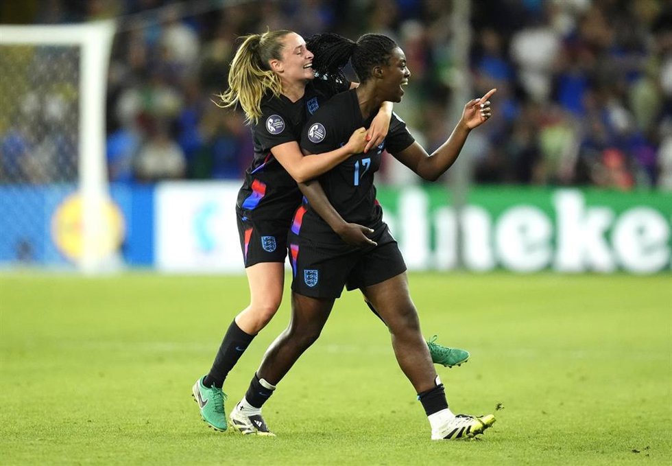22 July 2025, Switzerland, Lancy: England's Michelle Agyemang (R) celebrates scoring her side's first goal with team-mate during the UEFA Women's Euro 2025 semi-final soccer match between England and Italy at Stade de Geneve. Photo: Nick Potts/PA Wire/d