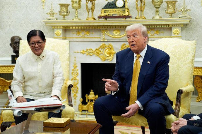 July 22, 2025, Washington, District Of Columbia, USA: United States President Donald J Trump meets with Philippine President Ferdinand Marcos Jr. and answers questions from reporters in the Oval Office at the White House on July 22, 2025 in Washington, DC