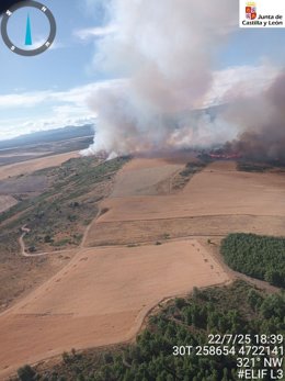 Imagen aéra del inicio del incendio en Ferreras (León).