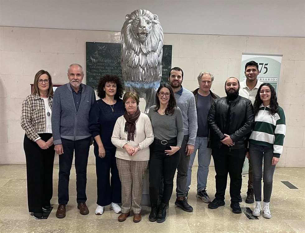 Equipo investigador, encabezado por el catedrático Jesús de la Osada.