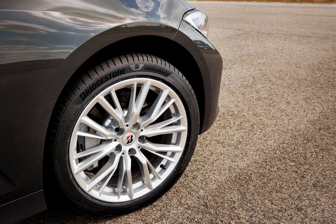 Archivo - Los neumáticos de baja resistencia a la rodadura son los más indicados para los vehículos eléctricos