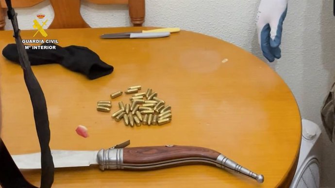 Detingudes tres persones per un tiroteig en ple carrer al Pilar de la Foradada
