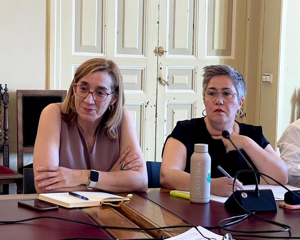 La portavoz de VTLP Rocío Ánguita (dcha), junto a la edil del mismo grupo Cristina Colino.