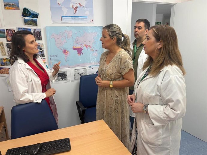 Visita al Centro de Vacunación Internacional en el Hospital de Jaén
