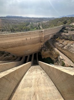 Imagen de la presa del embalse de Puentes IV ubicada en el término municipal de Lorca