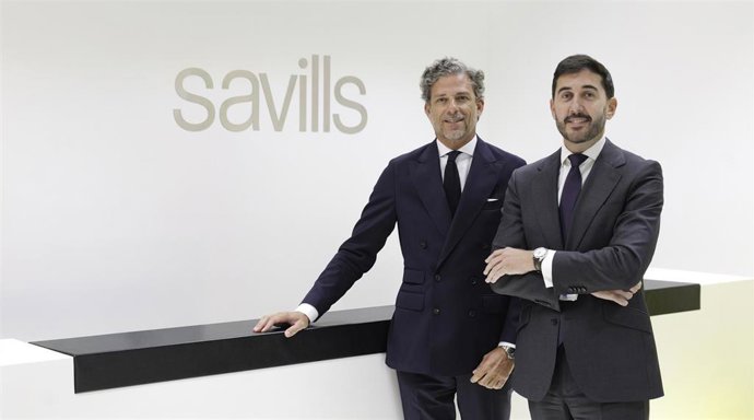 Fotografía de izquierda a derecha: Alejandro Campoy, director general de Savills España y Julen Souto, director nacional de Corporate Finance en España.