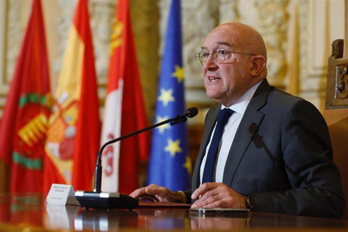 Archivo - El alcalde de Valladolid, Jesús Julio Carnero.