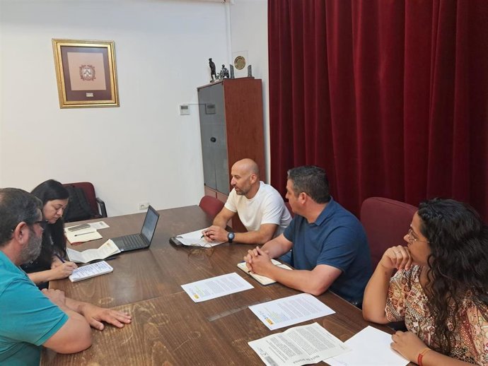 Reunión mantenida en el Ayuntamiento de Villamanrique entre técnicos municipales y de la Oficina de Doñana.