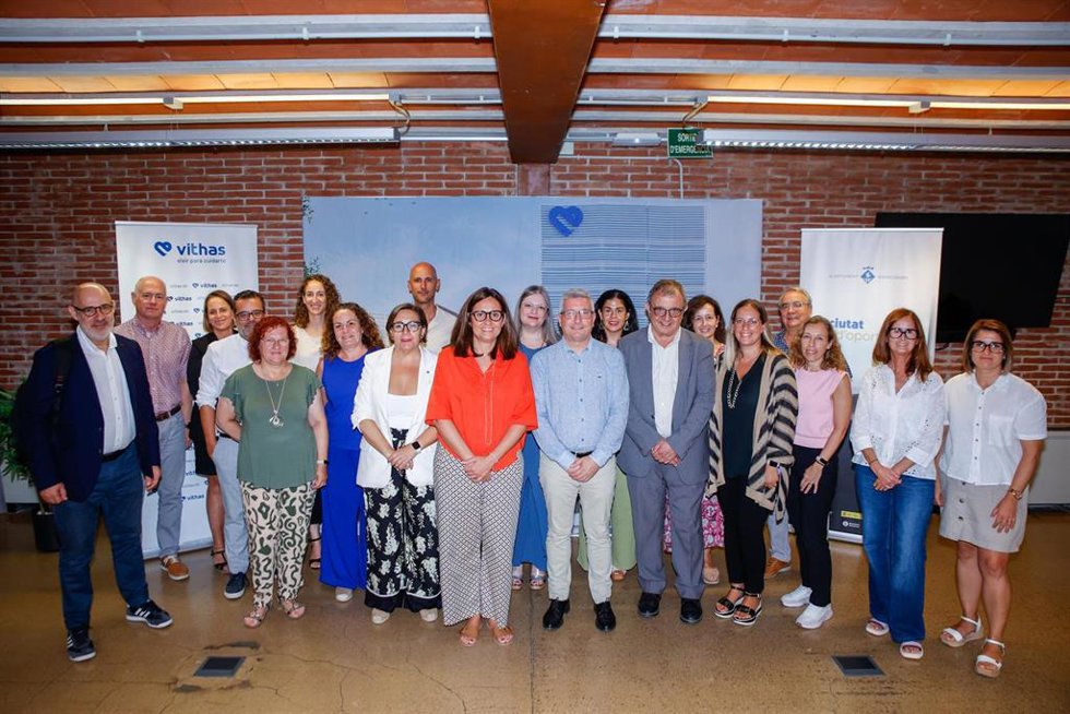 Los participantes en la firma del acuerdo.