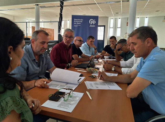 Reunión en Garcíez del Grupo Popular en Diputación