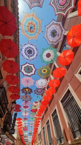 Paraguas de ganchillo en Valdepeñas