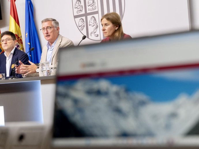 Alfonso Calvo, Manuel Blasco y Elena Villagrasa durante la presentación de la nueva web.
