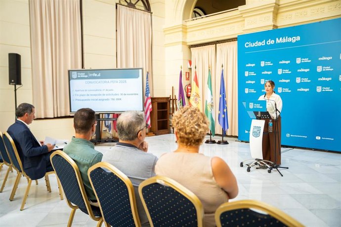 La concejala delegada de Educación y Fomento del Empleo de Málaga, María Paz Flores, informa de la nueva edición del programa PEFA.