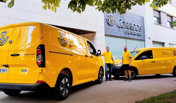 Correos incorpora cuatro vehículos eléctricos a su flota de reparto de La Rioja