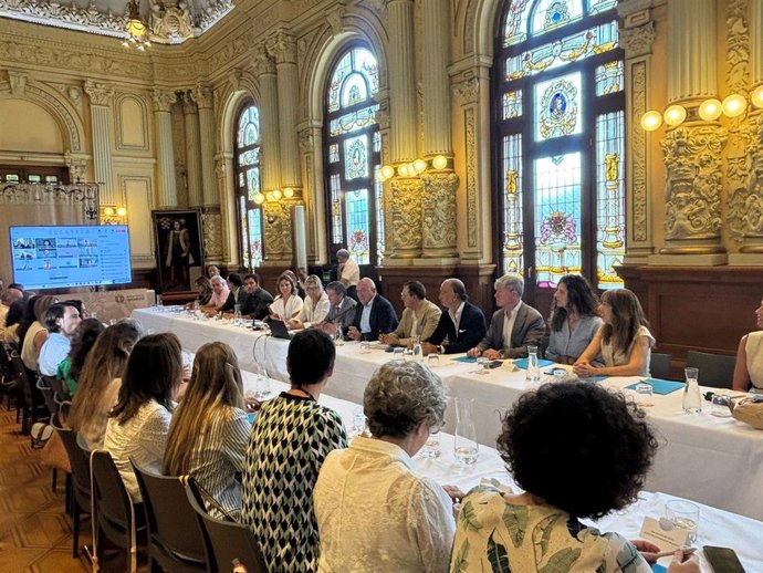 Presentación de la Red del Talento Vallisoletano en el Exterior con el alcalde de Valladolid, Jesús Julio Carnero, y el presidente de la CEOE, Carlos Magdaleno.