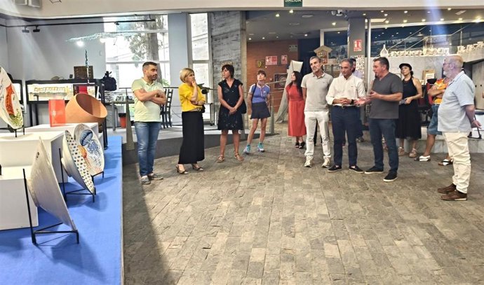 El director general de Artesanía, Rafael Gómez, se reúne con los candidatos a los Premios Nacionales de Artesanía 2025 propuestos por la Región.