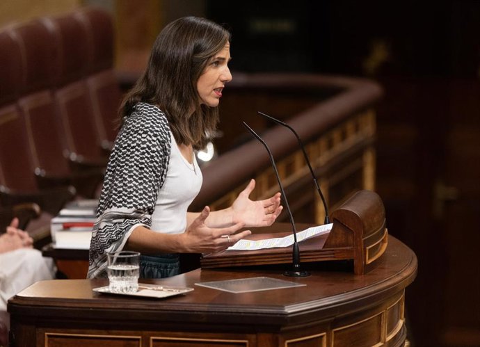 La secretaria general de Podemos, Ione Belarra, durante una sesión plenaria extraordinaria, en el Congreso de los Diputados, a 22 de julio de 2025, en Madrid (España).