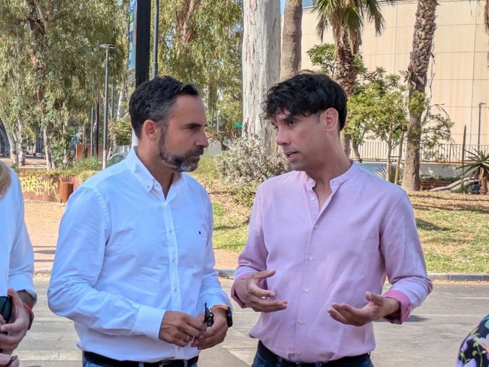 El portavoz socialista en el Ayuntamiento de Málaga, Daniel Pérez, y el concejal del mismo grupo Pablo Orellana.