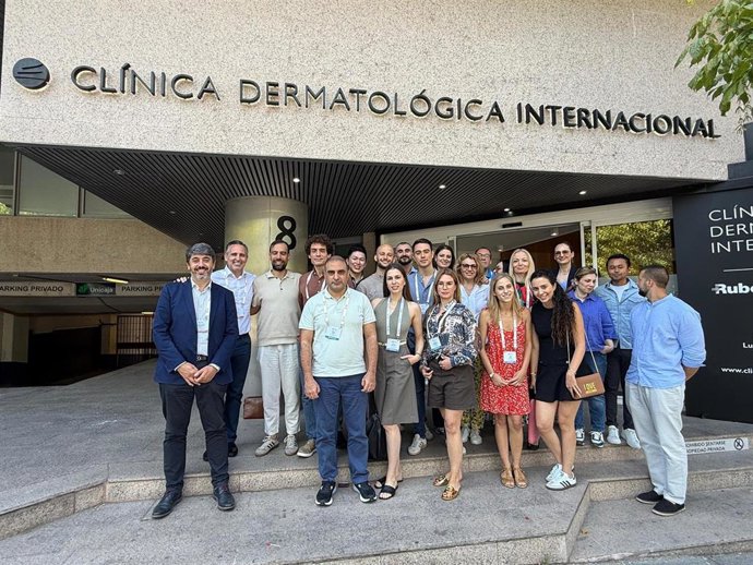 Foto de familia de los ponentes presentes en el acto 'Mohs surgery in vivo'.