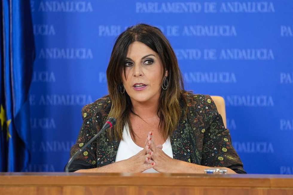 La portavoz adjunta del Grupo Parlamentario Socialista, Ángeles Férriz, durante la ronda de ruedas de prensa de portavoces de los grupos parlamentarios en el Parlamento de Andalucía, a 23 de julio de 2025 en Sevilla (Andalucía, España). Los portavoces d