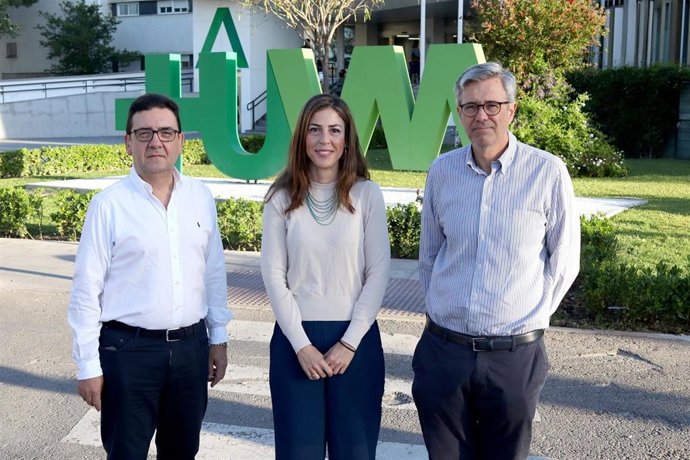 Profesionales de los servicios de Oftalmología y Anatomía Patológica del Hospital Macarena encargados de la investigación