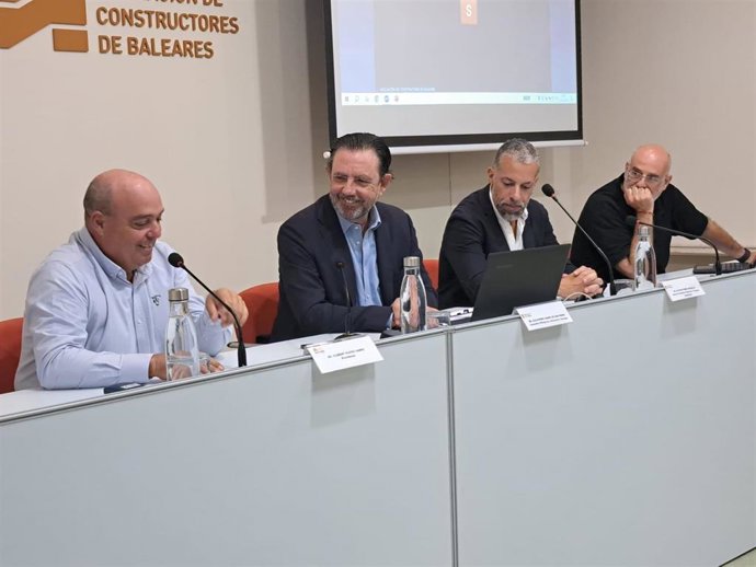 El conseller de Empresa, Autónomos y Energía, Alejandro Sáenz de San Pedro