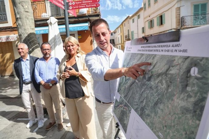 El presidente del Consell de Mallorca, Llorenç Galmés, presenta el proyecto de reforma de la carretera Bunyola-Orient-Alaró.