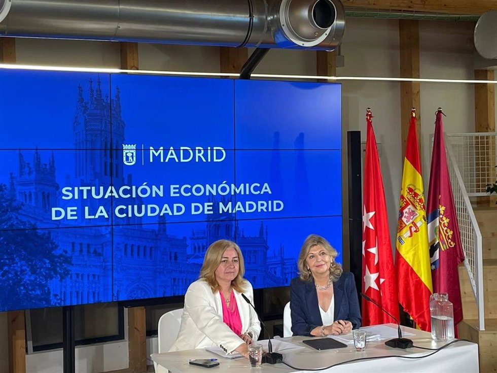 La vicealcaldesa de Madrid, Inma Sanz, y la delegada de Economía, Empleo y Hacienda, Engracia Hidalgo, presentan un informe sobre la situación económica de la capital