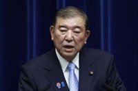 El primer ministro de Japón dice que decidirá si dimite una vez "examine cuidadosamente" el acuerdo comercial con EEUU