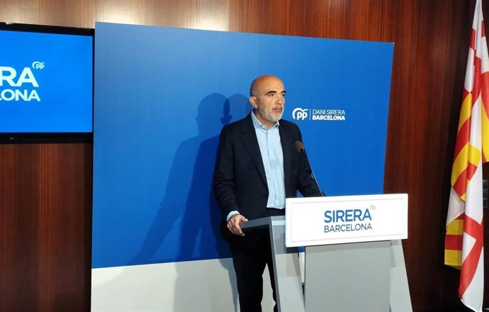 El líder del PP en el Ayuntamiento de Barcelona, Daniel Sirera, en rueda de prensa este miércoles.