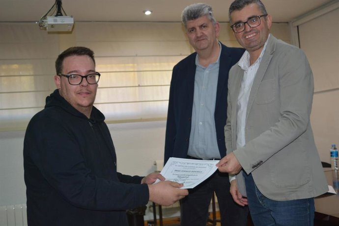 El delegado de Empleo de la Junta en Granada, Javier Martín, a la derecha en la imagen