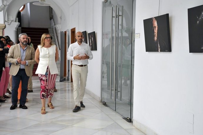 Inauguración de la exposición fotográfica 'Luz y honor: el alcalde de Zalamea'