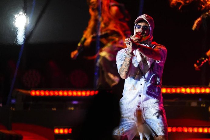 Archivo - El cantante puertorriqueño, Anuel AA, en el escenario del Puro Latino Fest Sevilla 2024,en foto de recurso.