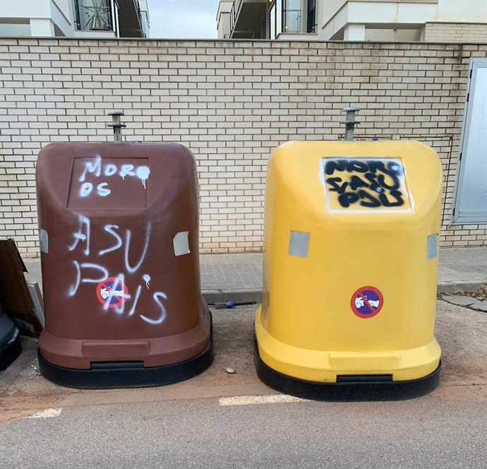 Contenedores con pintadas