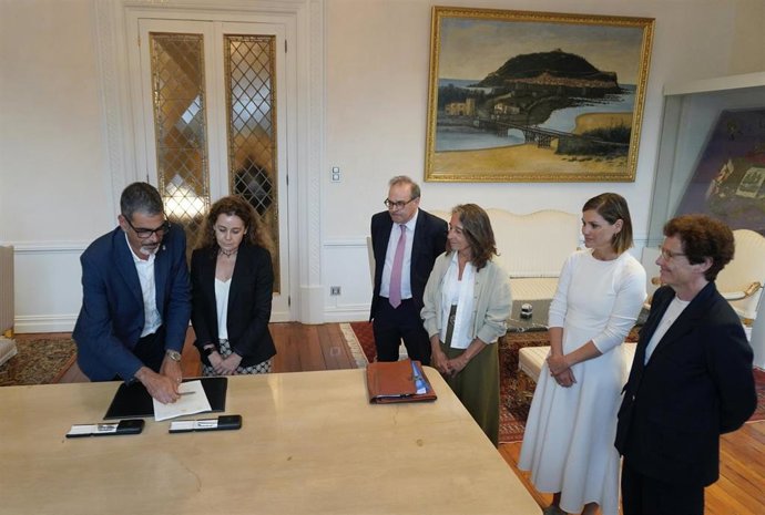 El INVIED transfiere al Ayuntamiento de San Sebastián los terrenos de Cuarteles de Loiola