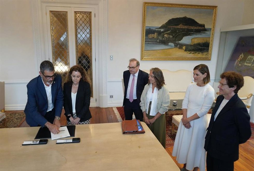 El INVIED transfiere al Ayuntamiento de San Sebastián los terrenos de Cuarteles de Loiola
