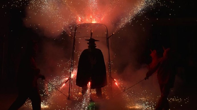 Imatge D'Un Dels Espectacles De Dimonis De Massalfasar