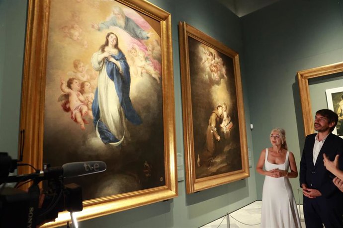 El ministro de Cultura, Ernest Urtasun, y la consejera de Cultura de la Junta, Patricia del Pozo, durante la visita al Museo de Bellas Artes. A 07 de julio de 2025, en Sevilla (Andalucía, España). El ministro de Cultura, Ernest Urtasun, y la consejera de 