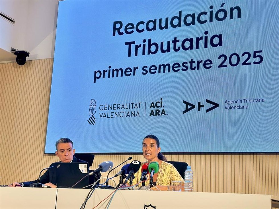 La consellera de Hacienda y Economía, Ruth Merino, y el director de la Agencia Tributaria Valenciana (ATV), Ángel Zaera,