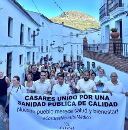 Manifestación vecinal en Casares (Málaga) en defensa de la sanidad pública.