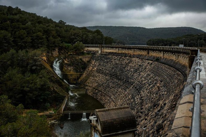 Archivo - Vista del embalse de Foix, en una imagen de archivo