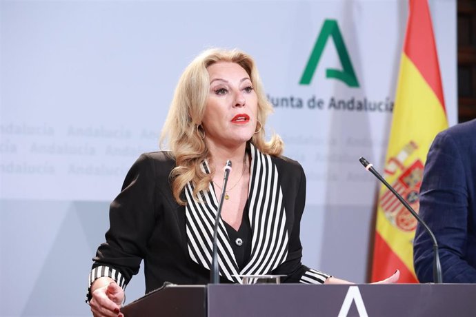 La consejera de Economía, Hacienda y Fondos Europeos y portavoz del Gobierno, Carolina España, comparece en la rueda de prensa. A 23 de julio de 2025, en Sevilla (Andalucía, España). Rueda de prensa tras el Consejo de Gobierno de la Junta de Andalucía, qu
