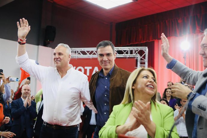 Archivo - Pedro Sánchez junto Ruiz Boix durante un acto público en la campaña de 2023 en Jerez.