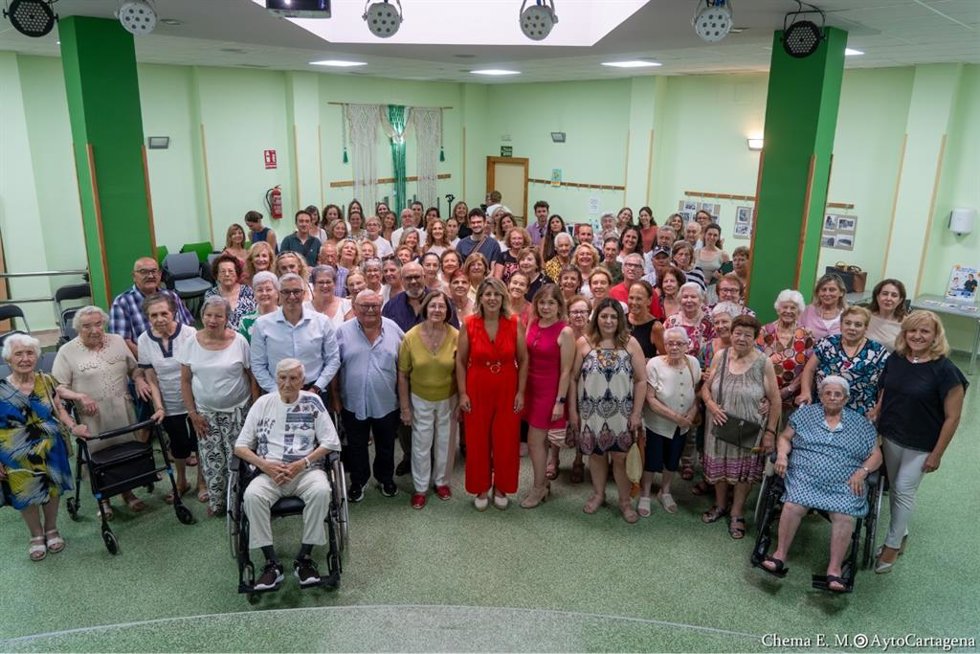 Visita de la alcaldesa Noelia Arroyo al Barrio de la Concepción