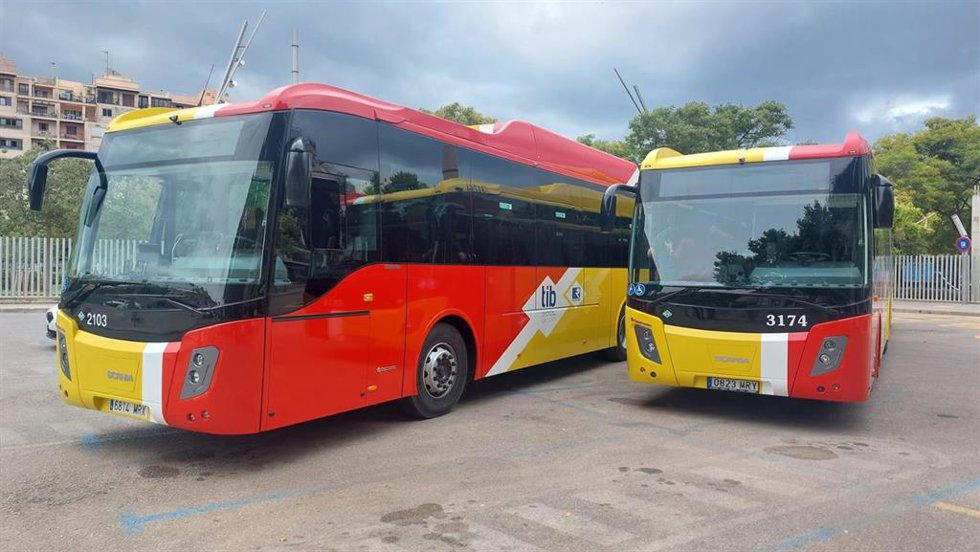 Archivo - Nuevos autobuses de la red TIB de mayor capacidad.