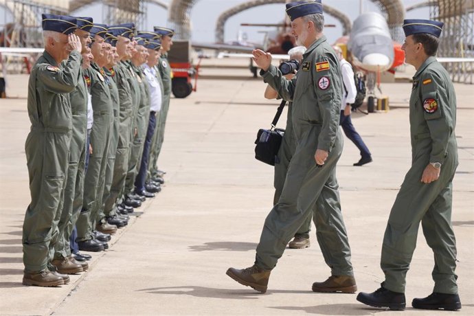 Archivo - El Rey Felipe VI (c) a su llegada a la Academia General del Aire y del Espacio (AGA), a 14 de junio de 2025, en San Javier, Región de Murcia (España). 