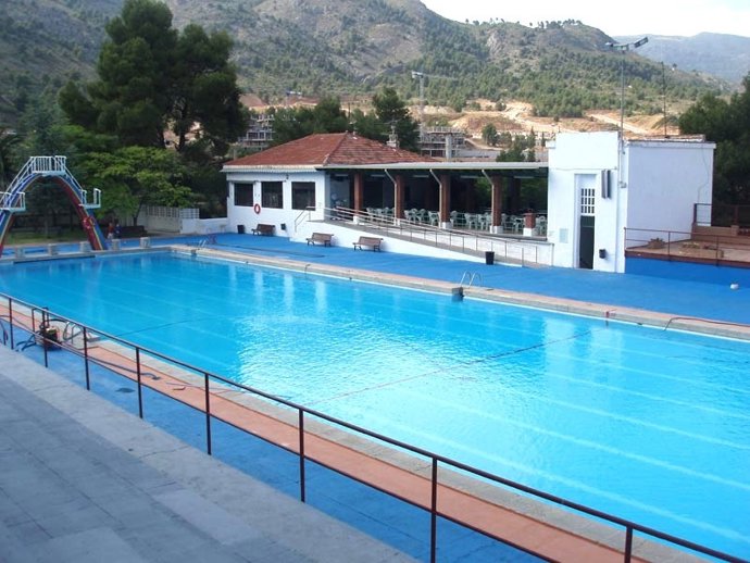 Imatge d'arxiu de la piscina municipal d'Alcoi 