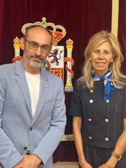 La subdelegada del Gobierno en Huelva, María José Rico, y el rector de la UHU, José Rodríguez.