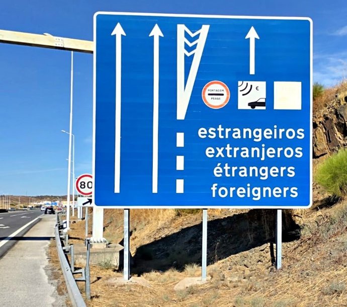 Cartel informativo en la autopista A22 en el Algarve (Portugal).